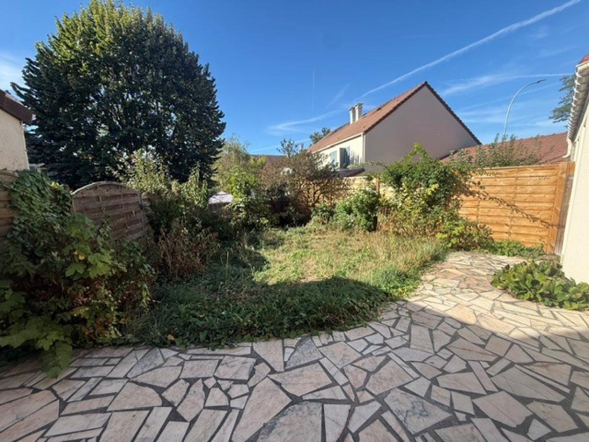 
																																							4 pièces - 
																																						RDC - 80m² - 1 451,22 € - Photo #2