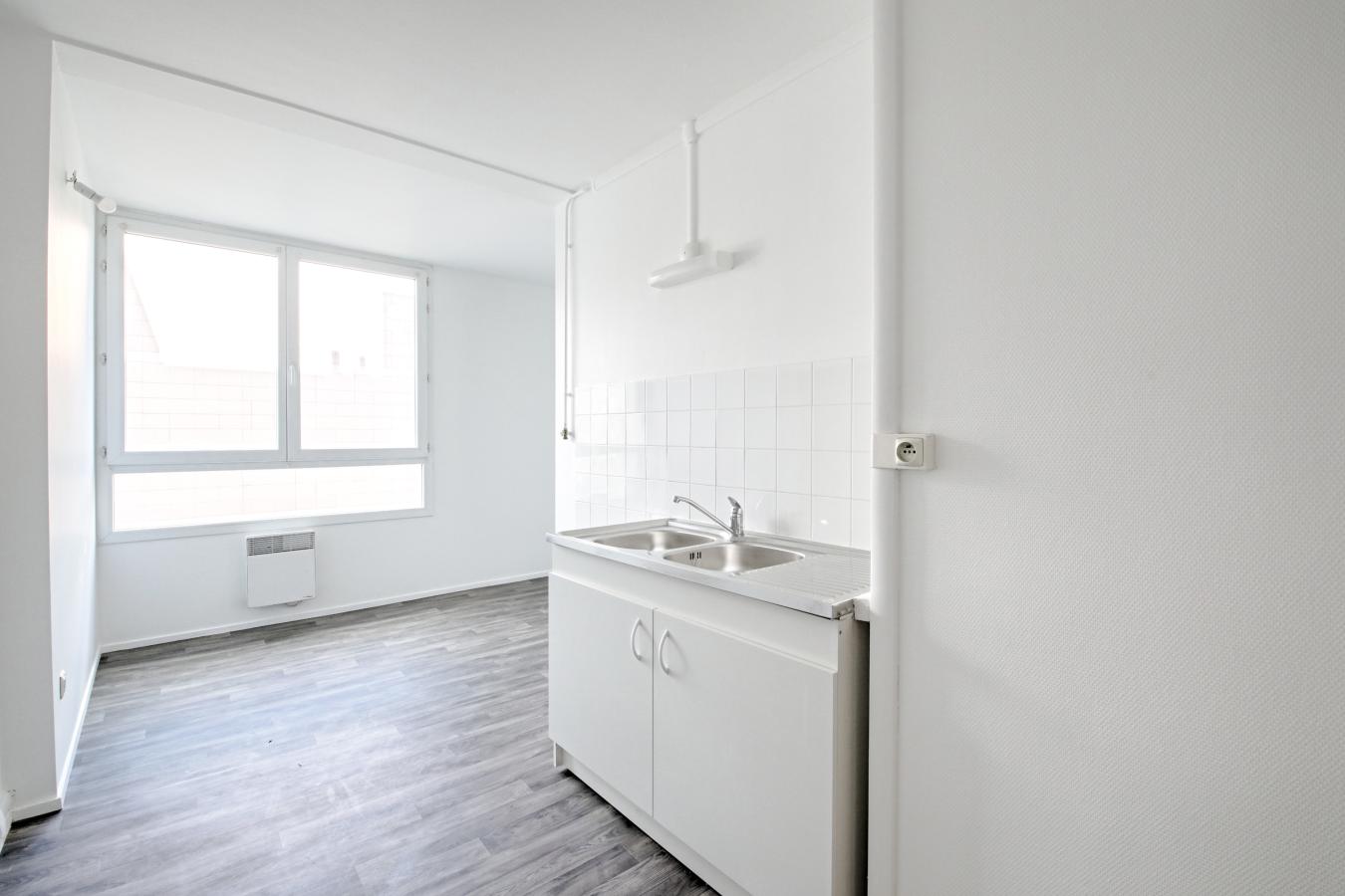 5 pièces - 4ème étage - 74m² - 1 399,55 € - Photo #2