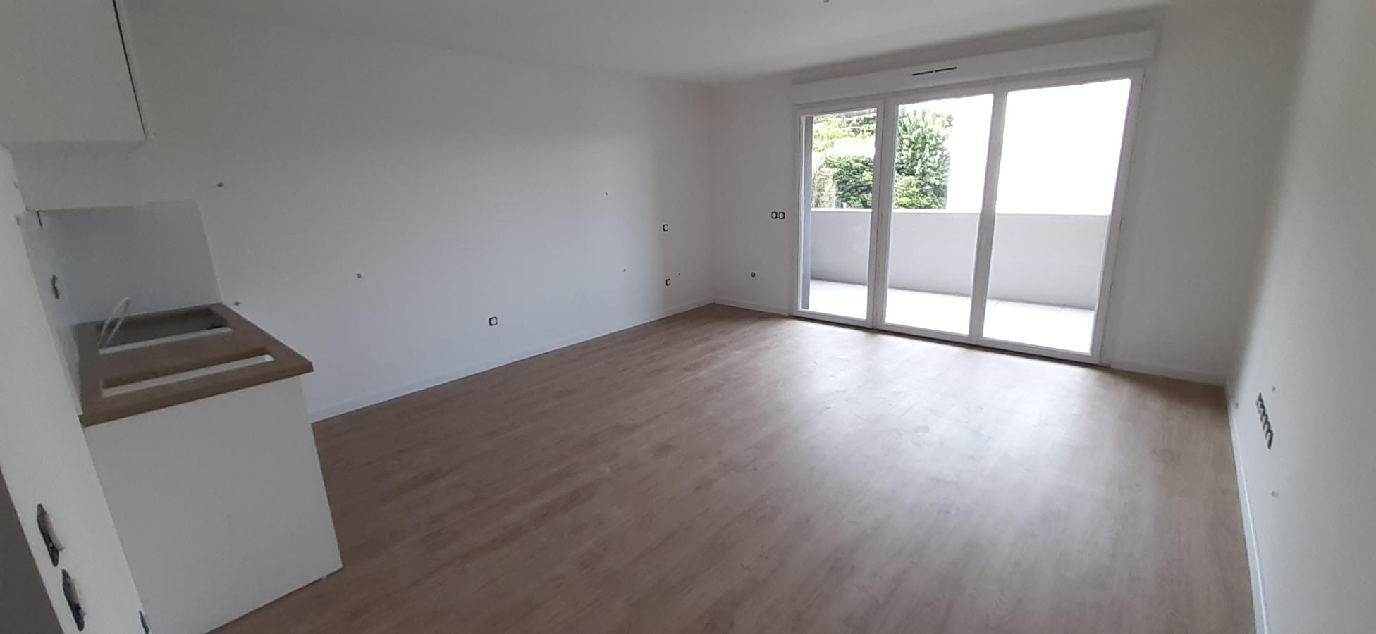 
																																							1 pièce - 
																																						2ème étage - 32m² - 498,76 € - Photo #2