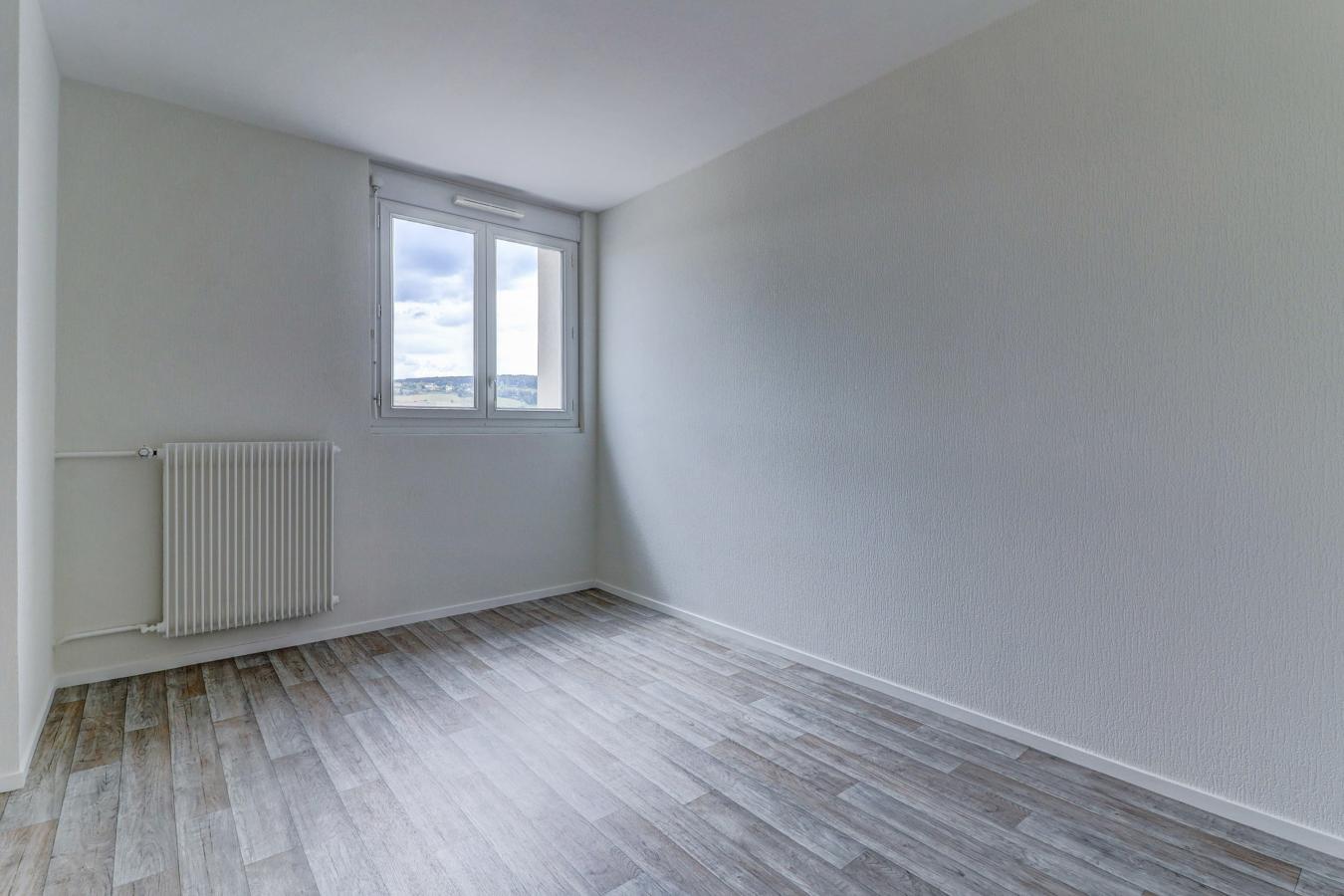 
																																							4 pièces - 
																																						RDC - 77m² - 67 970 € - Photo #3