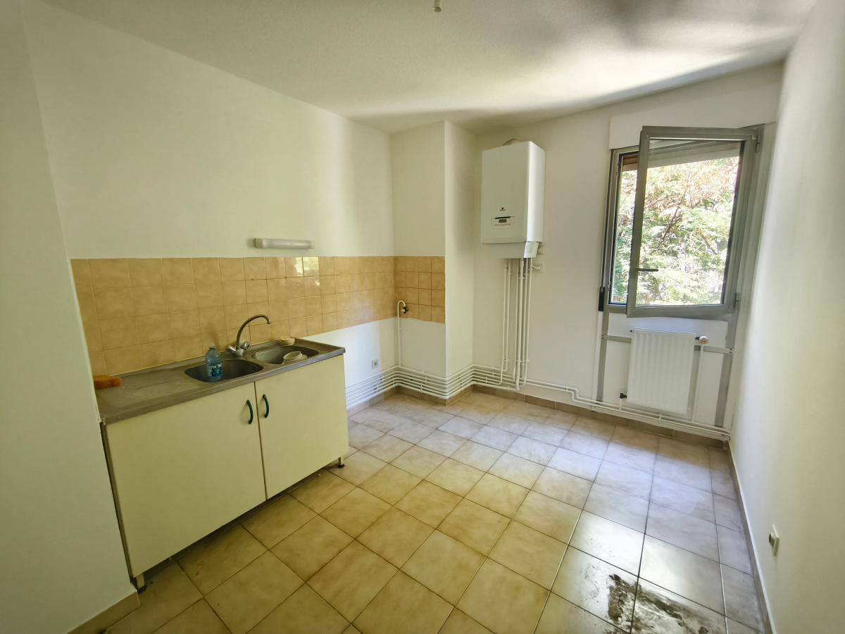
																																							3 pièces - 
																																						3ème étage - 70m² - 69 000 € - Photo #4