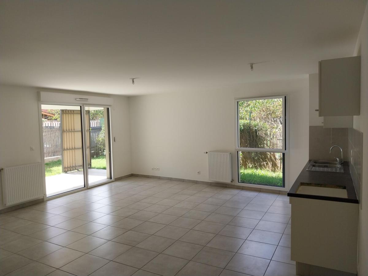 
																			3 pièces - 
																		RDC - 69m² - 1 053,49 € - Photo #0