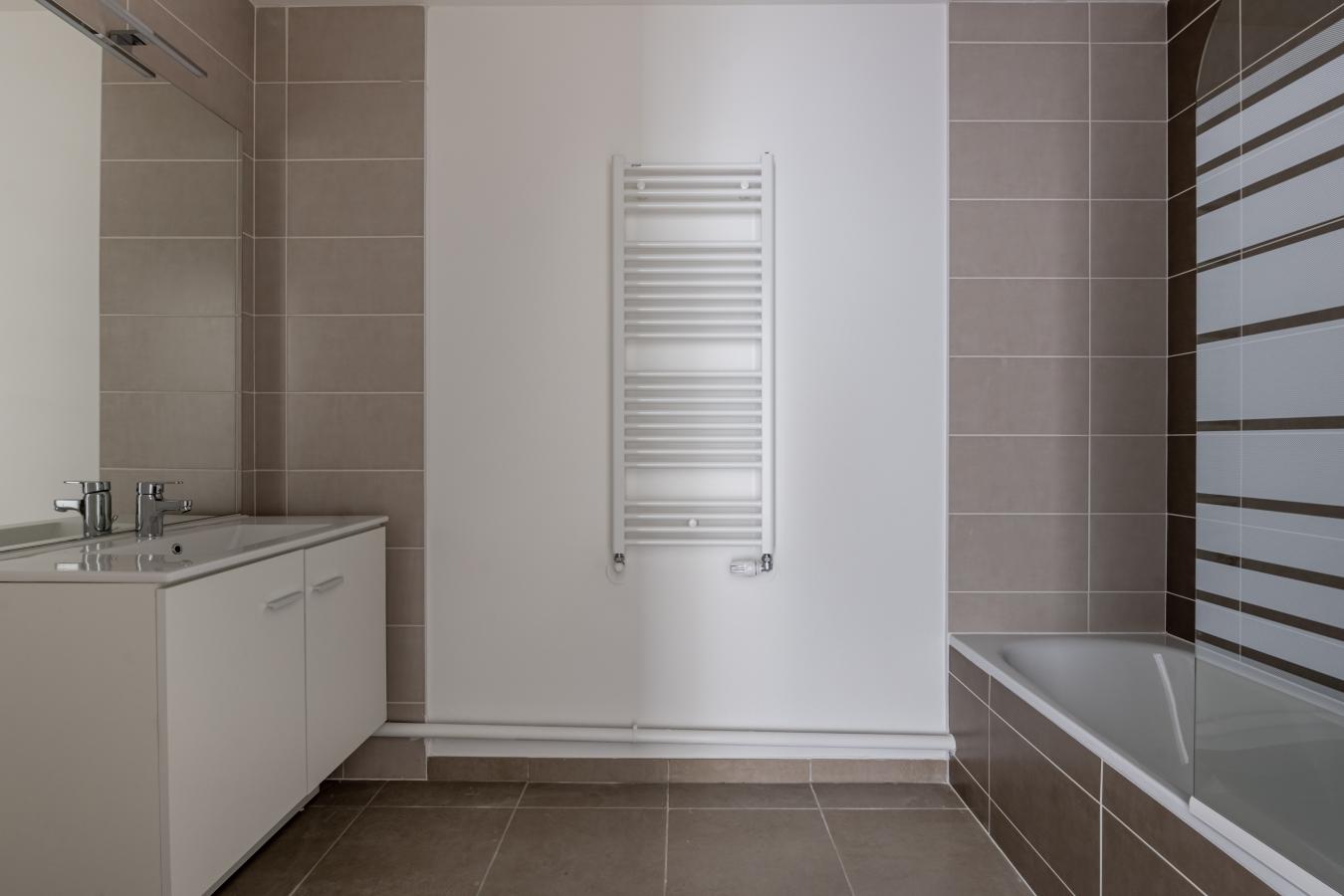 
																																							3 pièces - 
																																						1er étage - 65m² - 1 243,43 € - Photo #3
