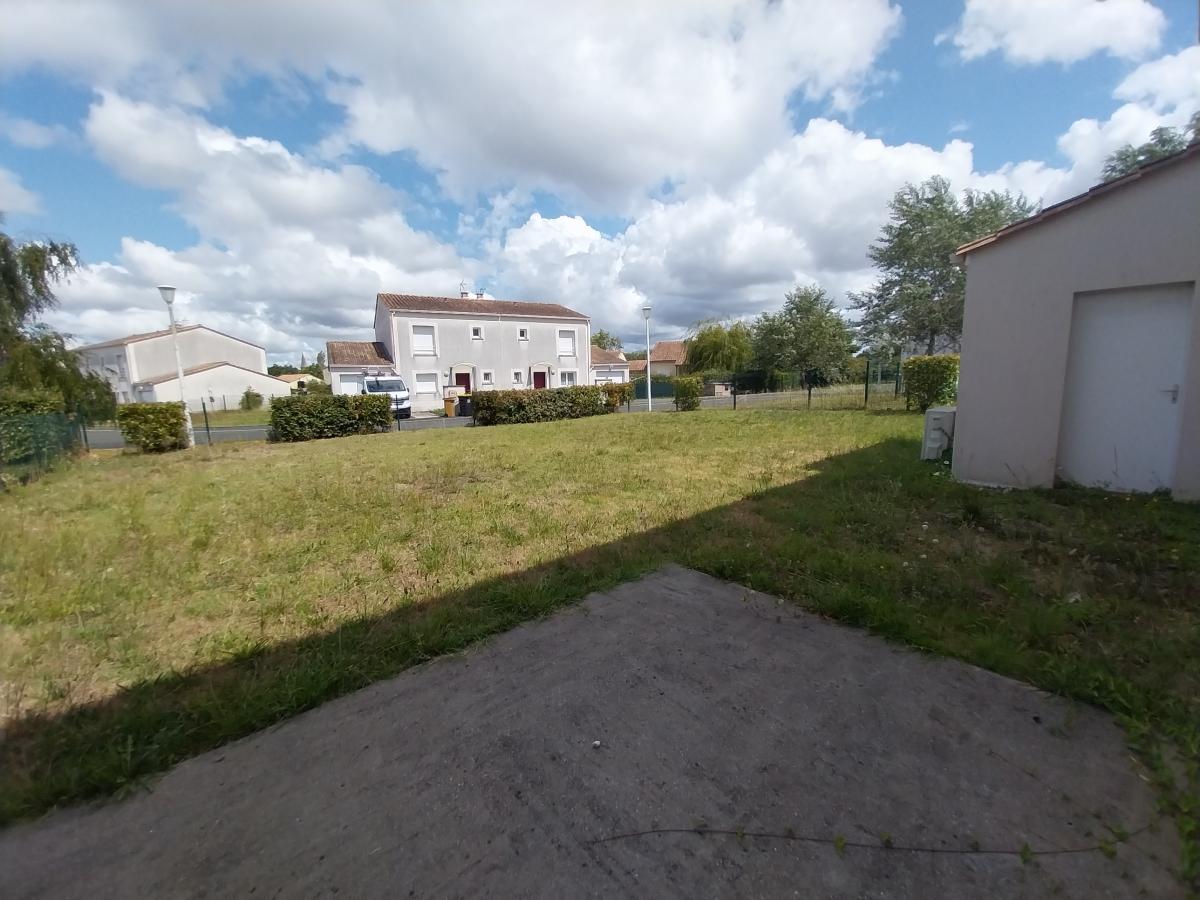 
																																							5 pièces - 
																																						RDC - 106m² - 744,99 € - Photo #3