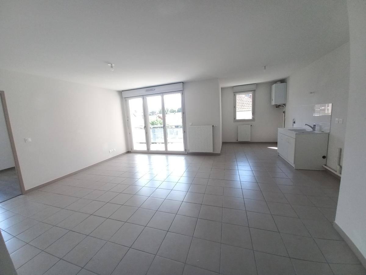 3 pièces - 1er étage - 69m² - 805,41 € - Photo #2