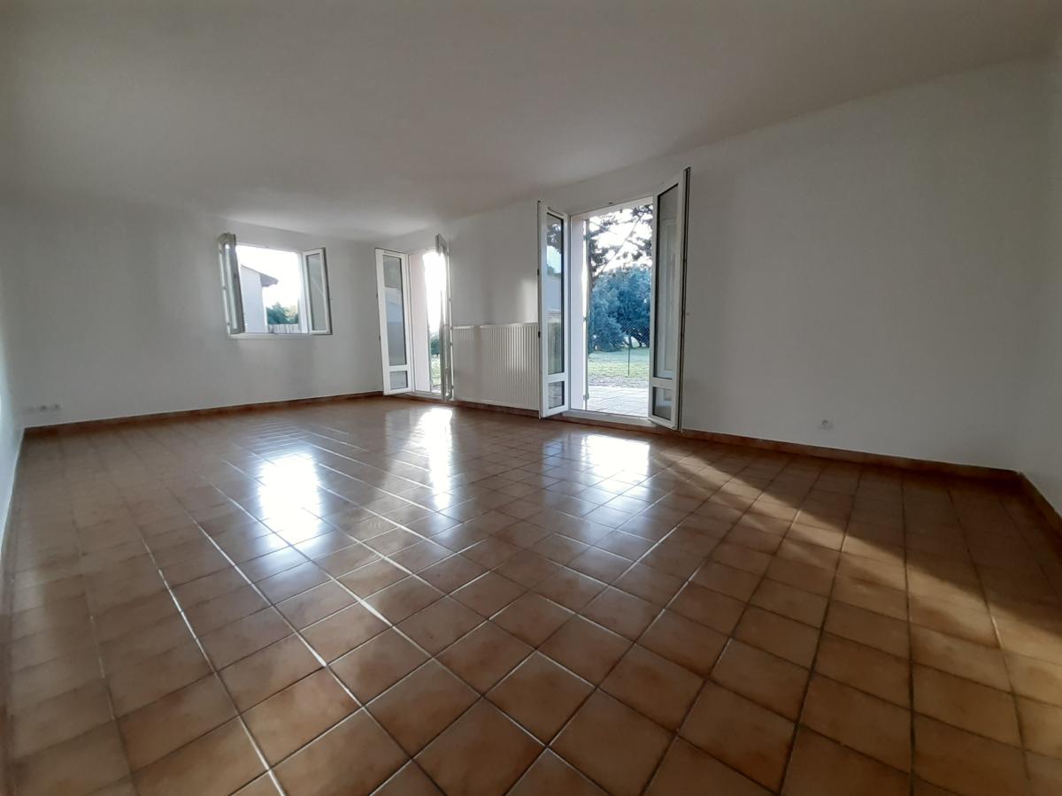 
																																							4 pièces - 
																																						RDC - 107m² - 813,67 € - Photo #2