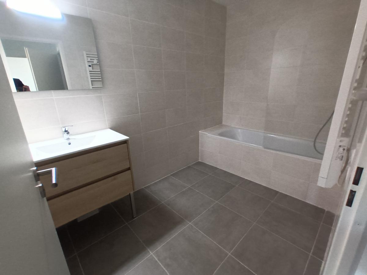 3 pièces - 3ème étage - 64m² - 1 095,50 € - Photo #3