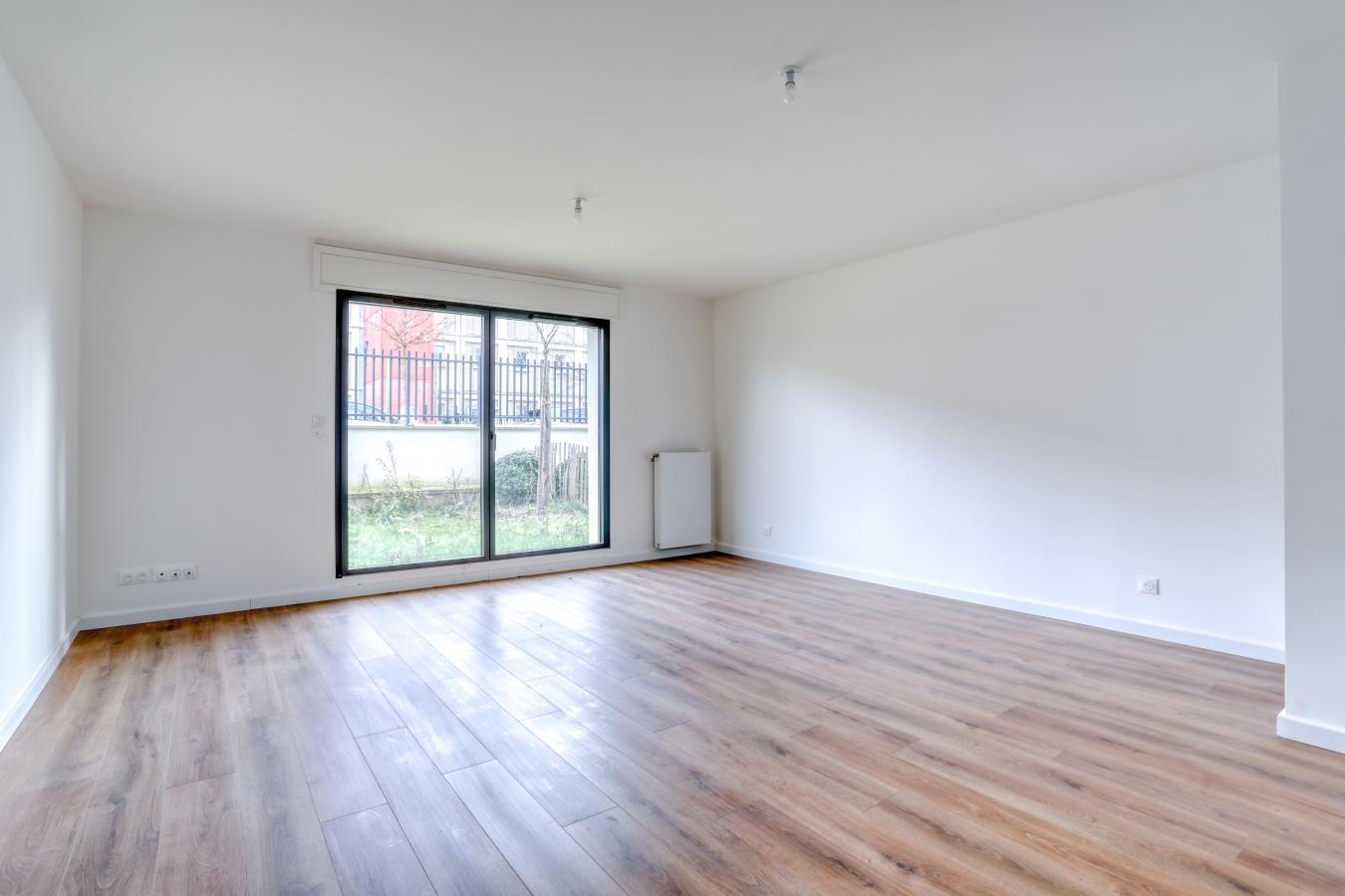 
																			5 pièces - 
																		RDC - 113m² - 2 105,65 € - Photo #1
