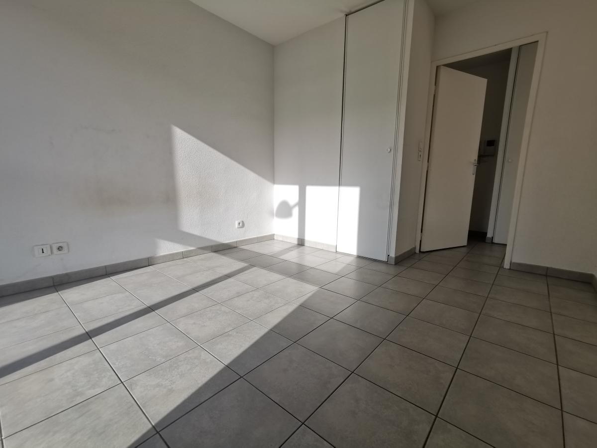 
																																							4 pièces - 
																																						1er étage - 76m² - 1 087,99 € - Photo #2