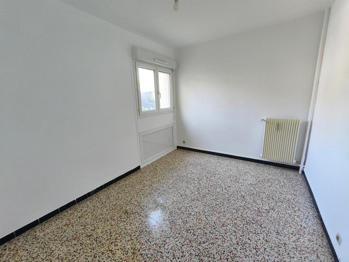 
																																							5 pièces - 
																																						RDC - 91m² - 300 000 € - Photo #2