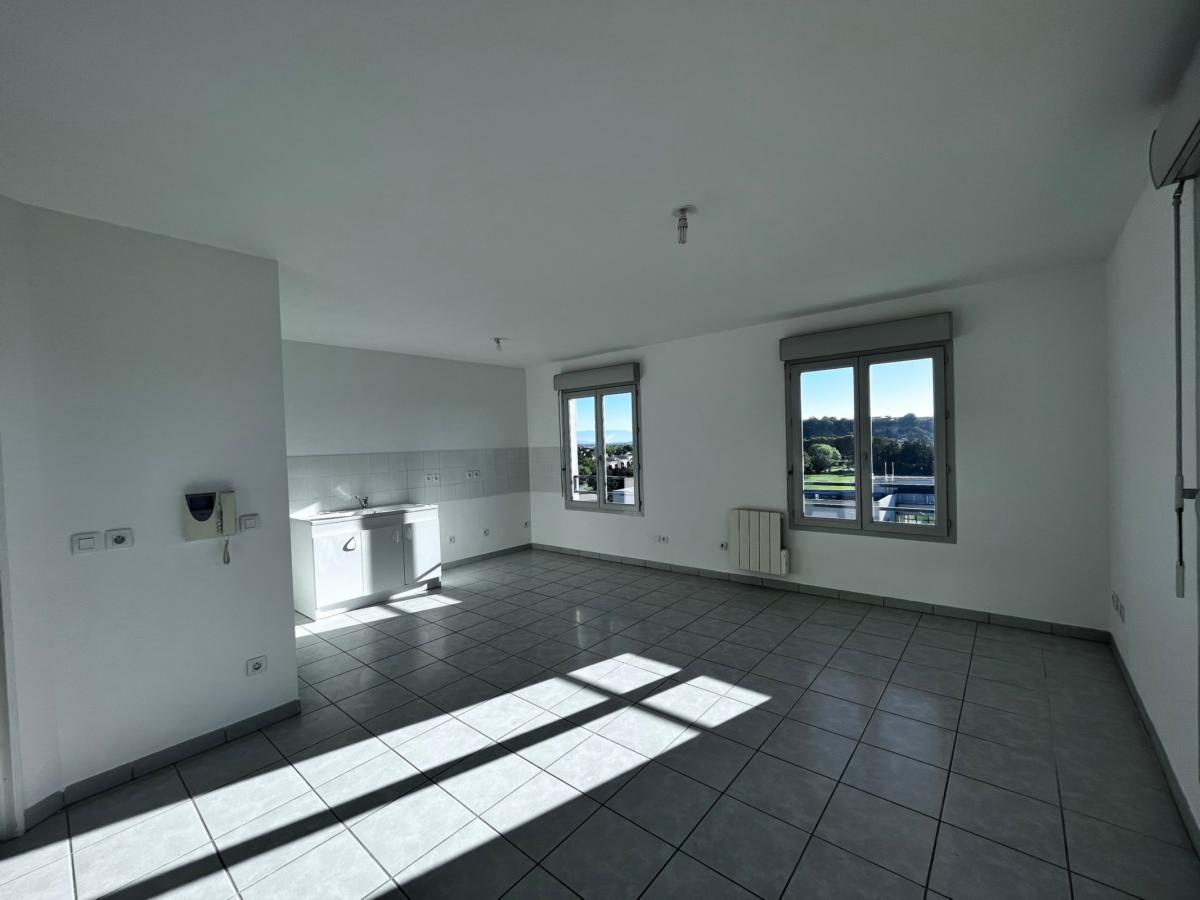 
																																							4 pièces - 
																																						4ème étage - 89m² - 977,71 € - Photo #1