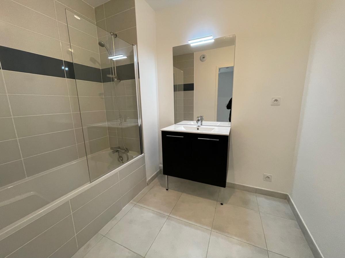 
																																							3 pièces - 
																																						RDC - 72m² - 1 187,74 € - Photo #1