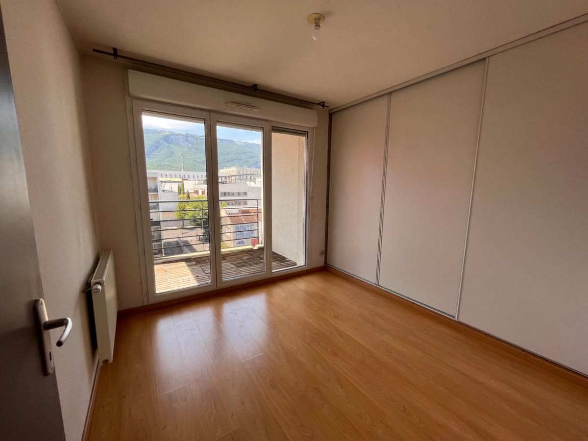 
																																							5 pièces - 
																																						3ème étage - 105m² - 1 521,85 € - Photo #3