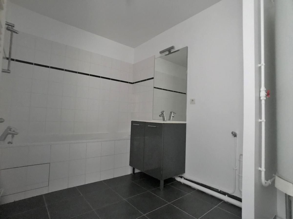 
																																							3 pièces - 
																																						RDC - 61m² - 678,21 € - Photo #4