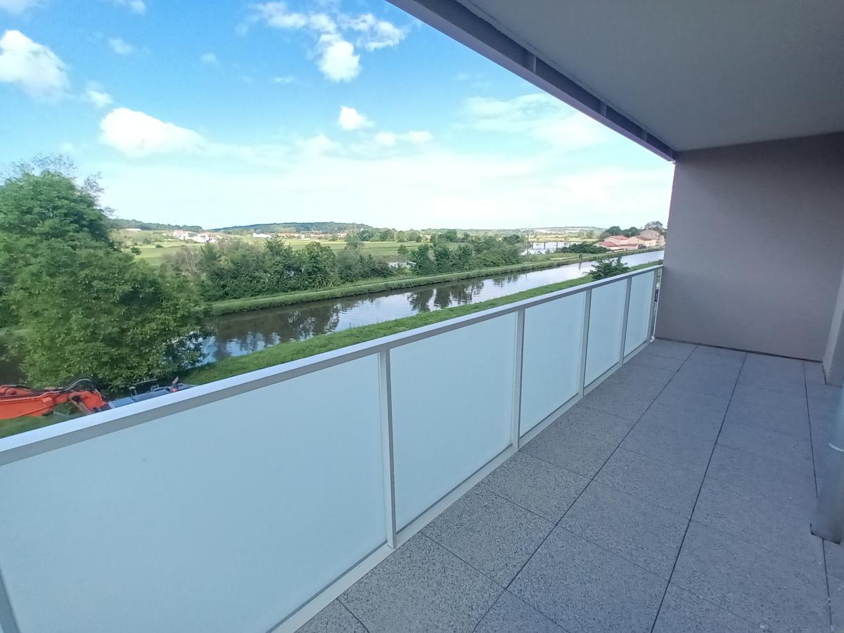 
																																							4 pièces - 
																																						4ème étage - 82m² - 1 022,04 € - Photo #2