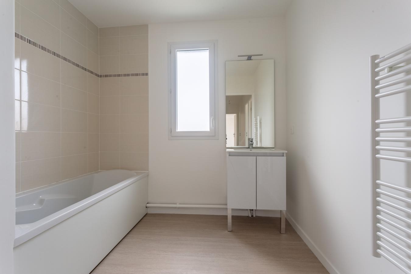 
																			4 pièces - 
																		2ème étage - 79m² - 1 105,60 € - Photo #6