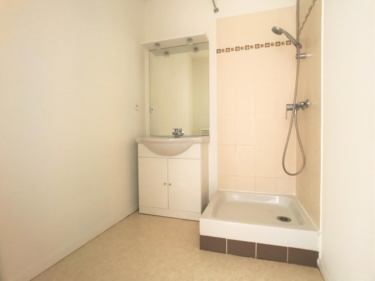 
																																							2 pièces - 
																																						3ème étage - 44m² - 615,61 € - Photo #4