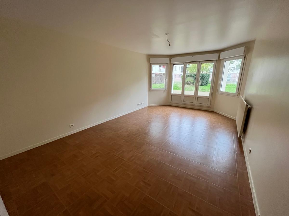 
																																							6 pièces - 
																																						RDC - 113m² - 1 930,58 € - Photo #1