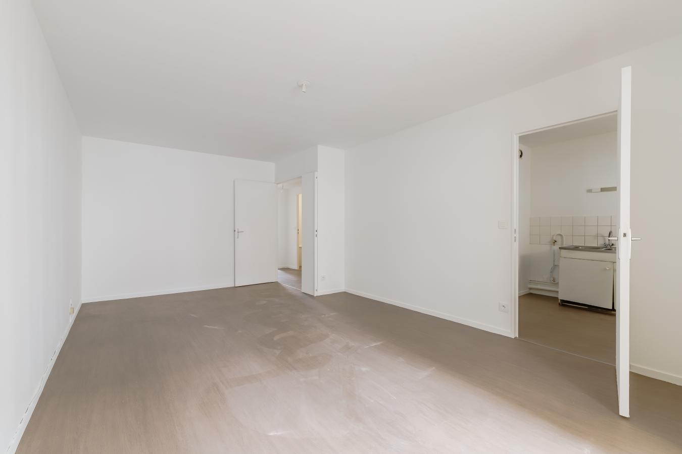 
																																							4 pièces - 
																																						RDC - 84m² - 105 000 € - Photo #2