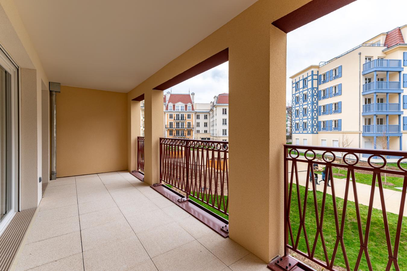 
																			5 pièces - 
																		RDC - 98m² - 1 533,74 € - Photo #1