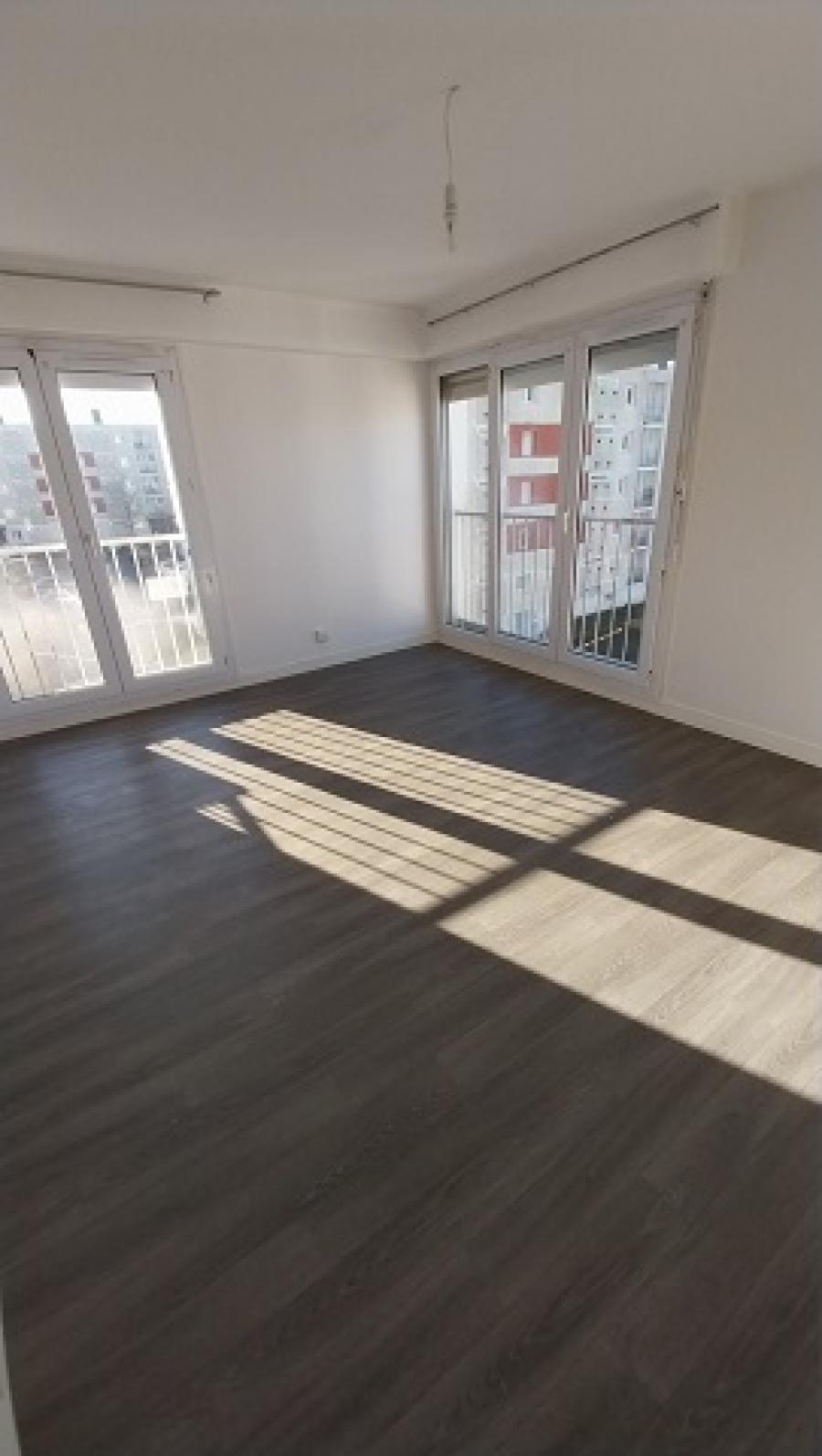 
																																							3 pièces - 
																																						3ème étage - 68m² - 555,56 € - Photo #1