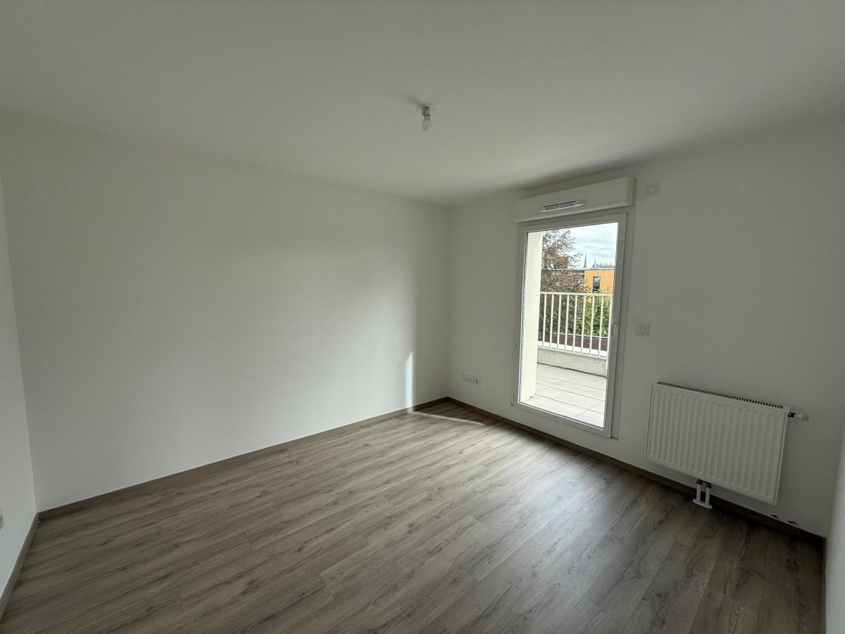 2 pièces - 3ème étage - 45m² - 605,70 € - Photo #2