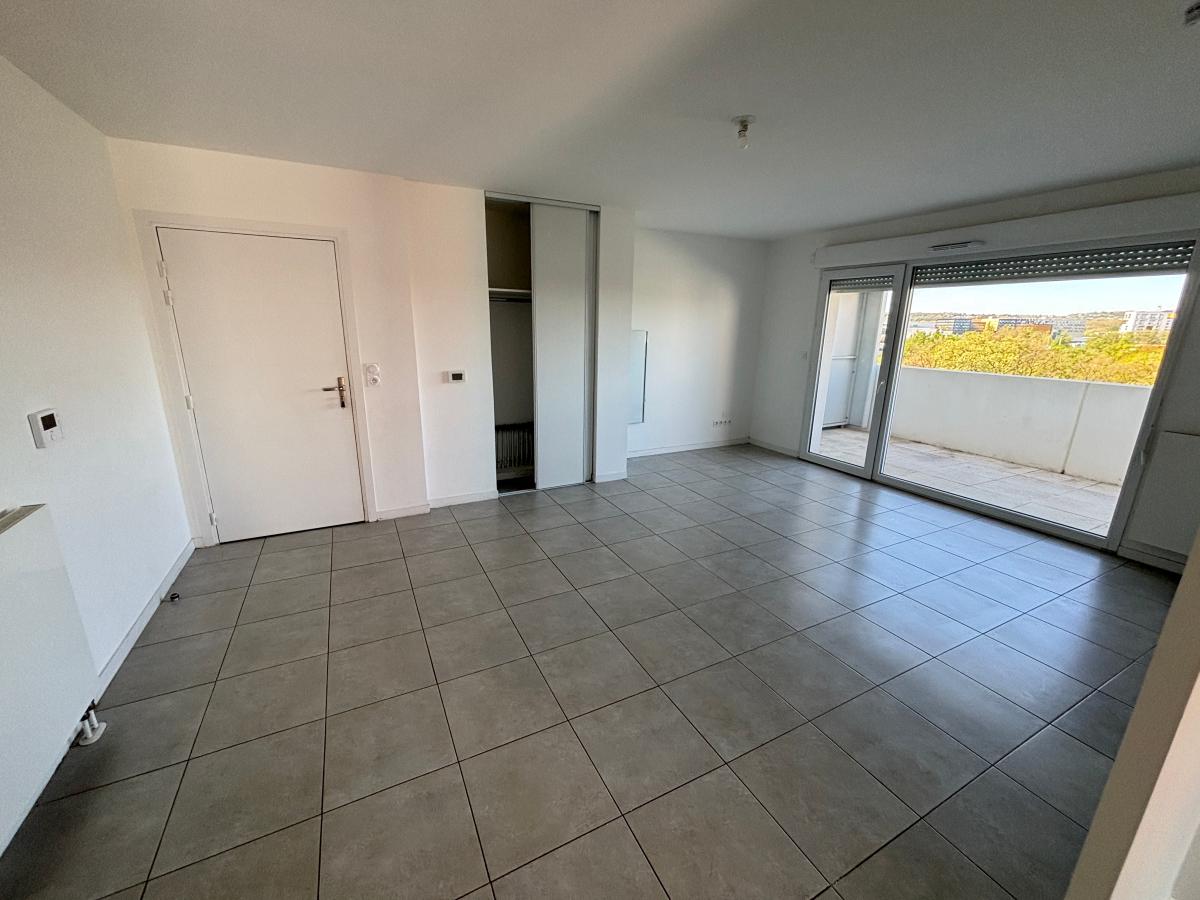 
																			4 pièces - 
																		7ème étage - 81m² - 1 036,37 € - Photo #0