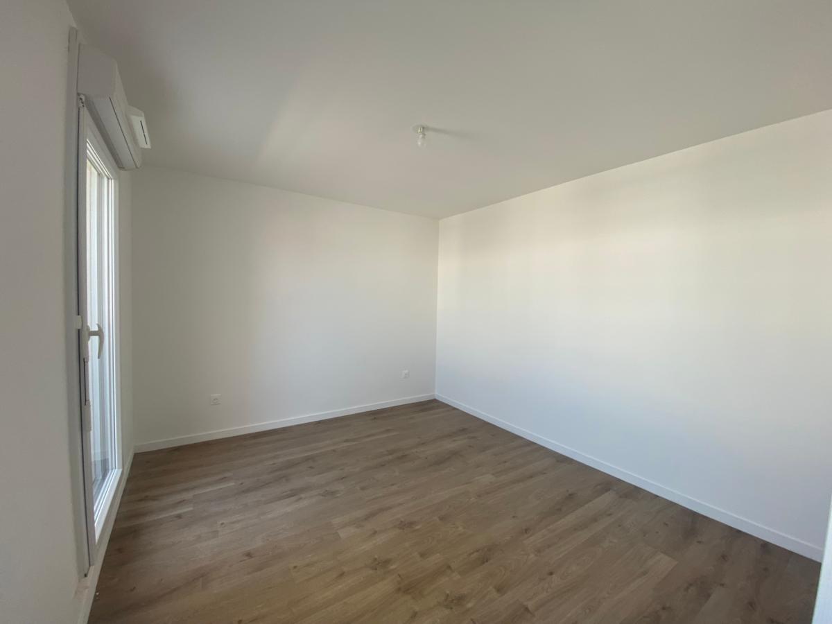 
																																							4 pièces - 
																																						3ème étage - 83m² - 1 104,03 € - Photo #3