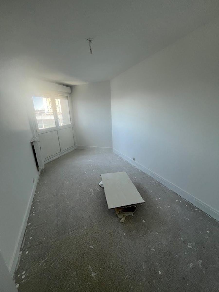 
																																							4 pièces - 
																																						9ème étage - 85m² - 1 957,32 € - Photo #3