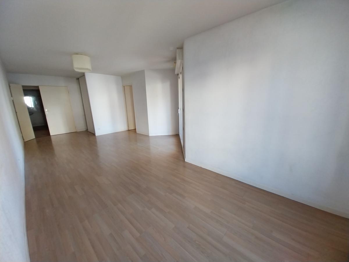
																																							3 pièces - 
																																						1er étage - 67m² - 155 000 € - Photo #1