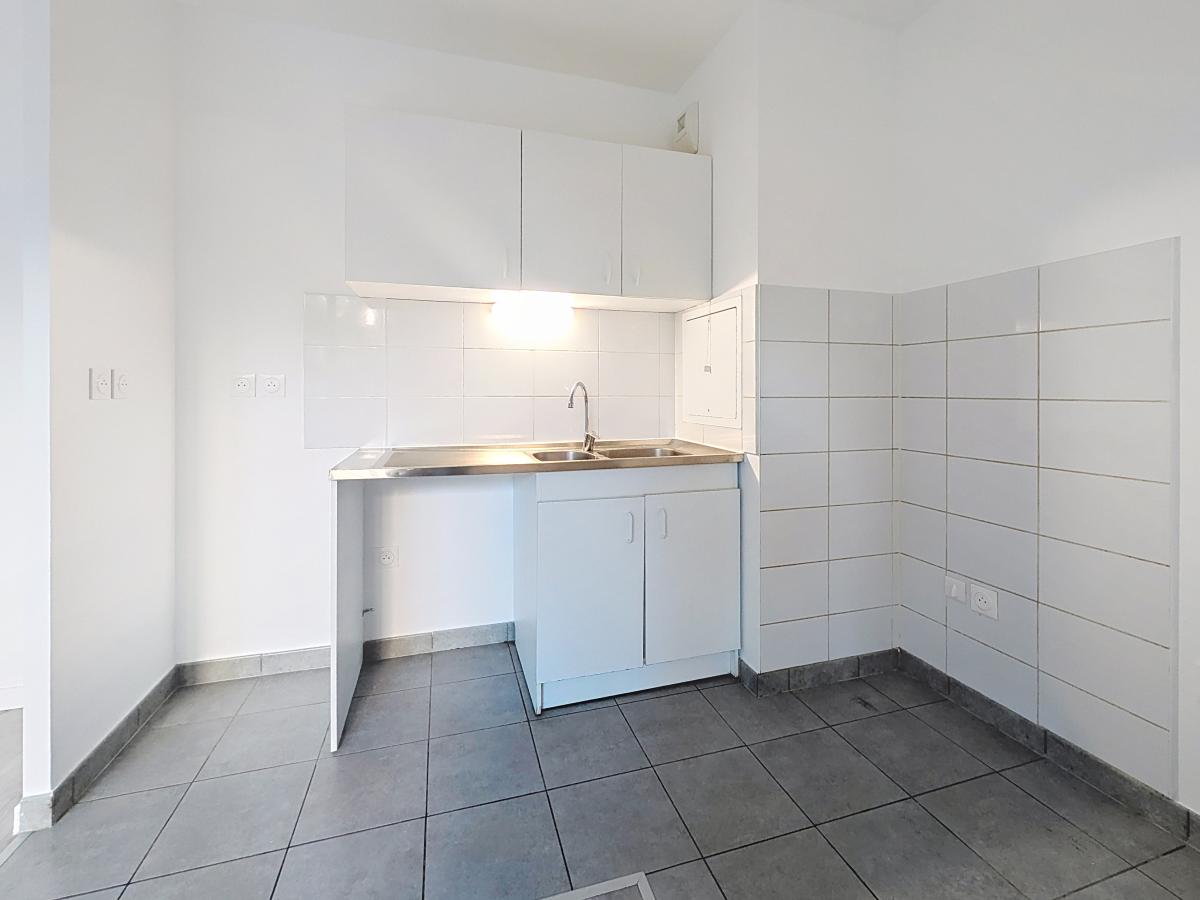 
																																							3 pièces - 
																																						RDC - 59m² - 1 080,65 € - Photo #2