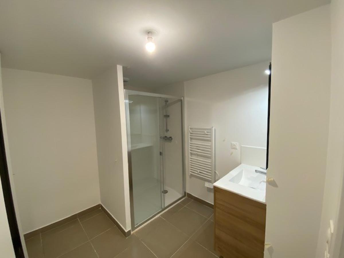 
																																							3 pièces - 
																																						RDC - 65m² - 715,46 € - Photo #2