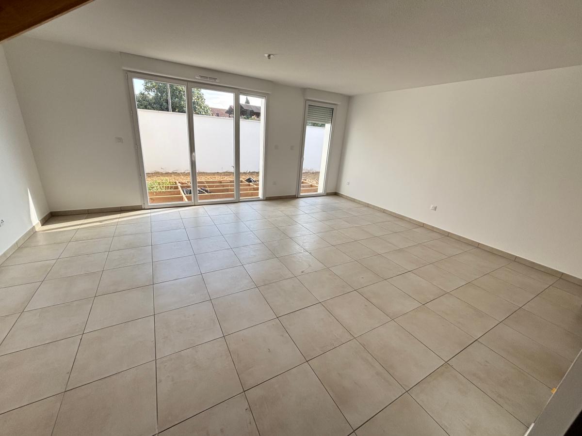 
																																							4 pièces - 
																																						RDC - 83m² - 1 024,65 € - Photo #2