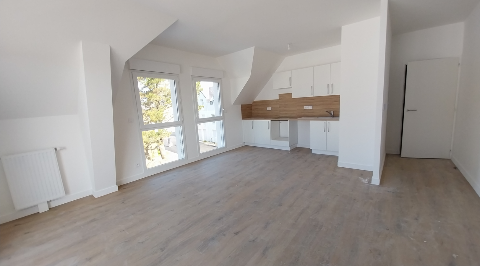 4 pièces - 2ème étage - 83m² - 1 024,48 € - Photo #2