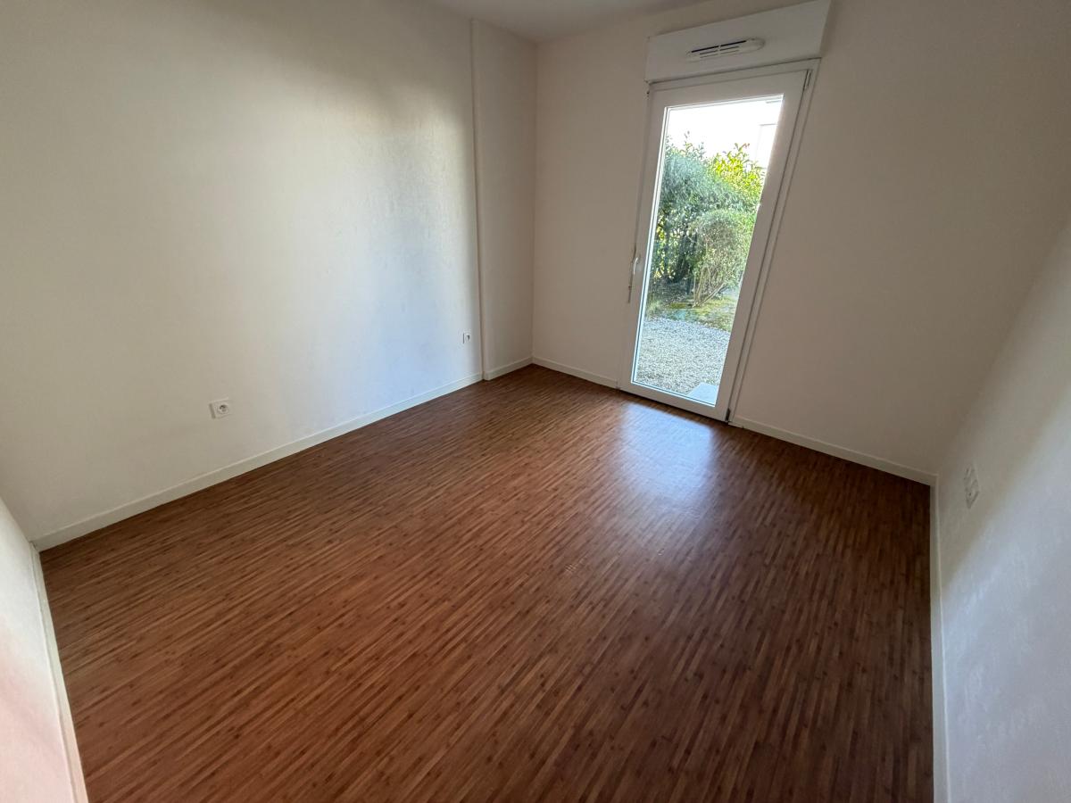 
																																							3 pièces - 
																																						RDC - 64m² - 733,21 € - Photo #3