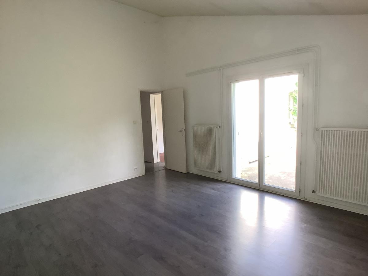 
																																							4 pièces - 
																																						RDC 190 000 € - Photo #1