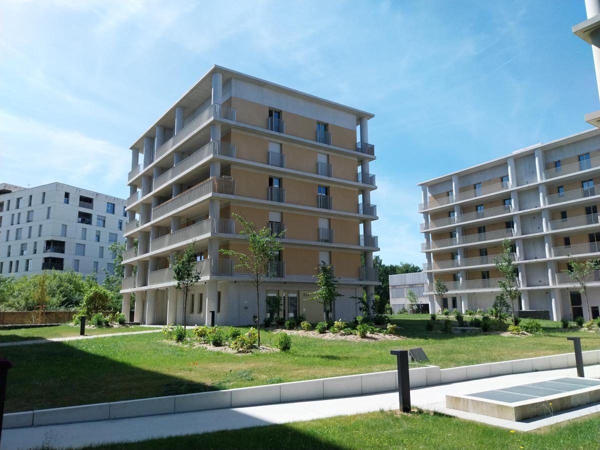 
																																							4 pièces - 
																																						4ème étage - 95m² - 1 196,97 € - Photo #1