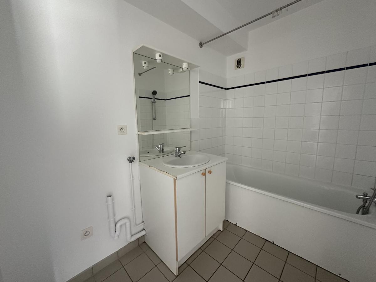 
																			4 pièces - 
																		2ème étage - 83m² - 920,64 € - Photo #7