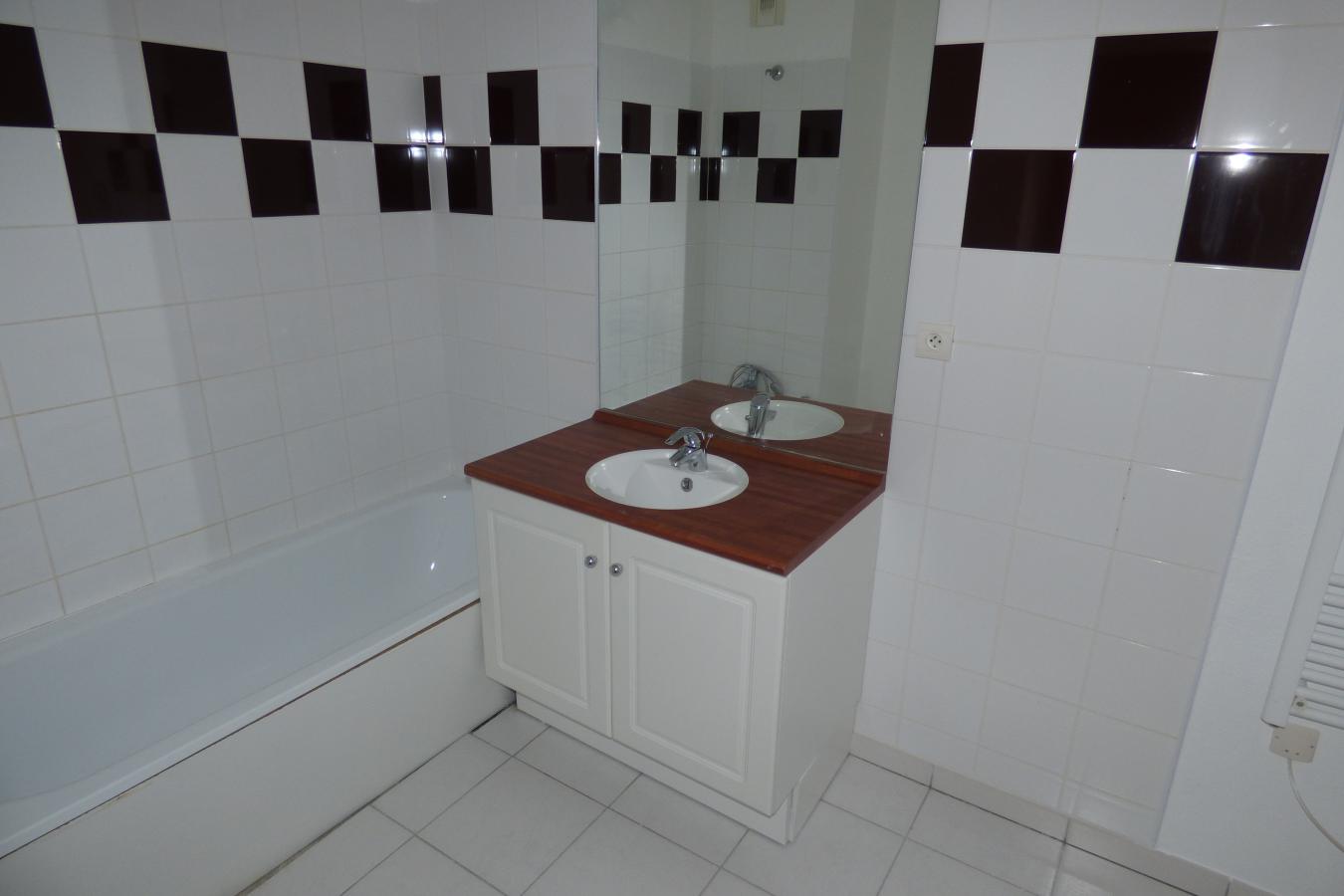 
																																							3 pièces - 
																																						2ème étage - 69m² - 735,93 € - Photo #4