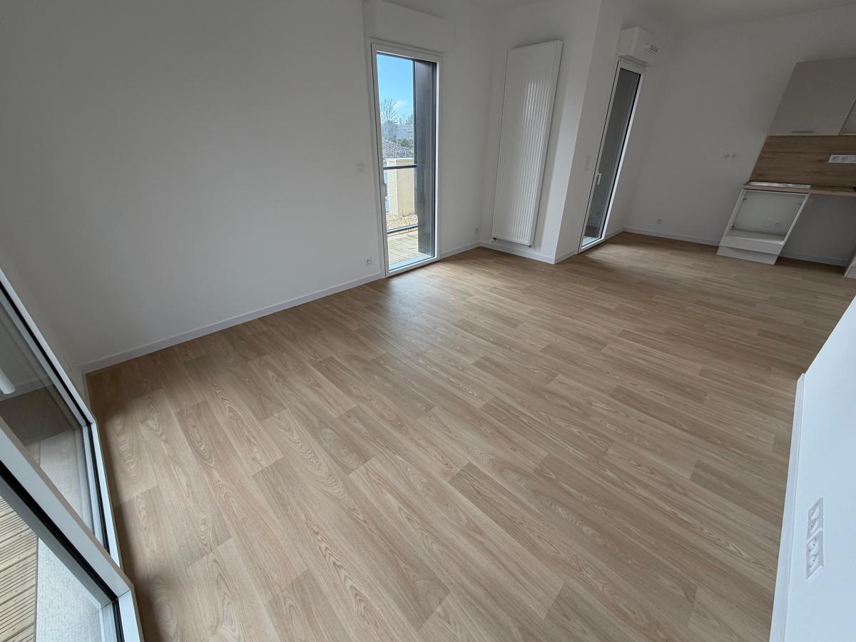 
																			3 pièces - 
																		RDC - 61m² - 916,43 € - Photo #3