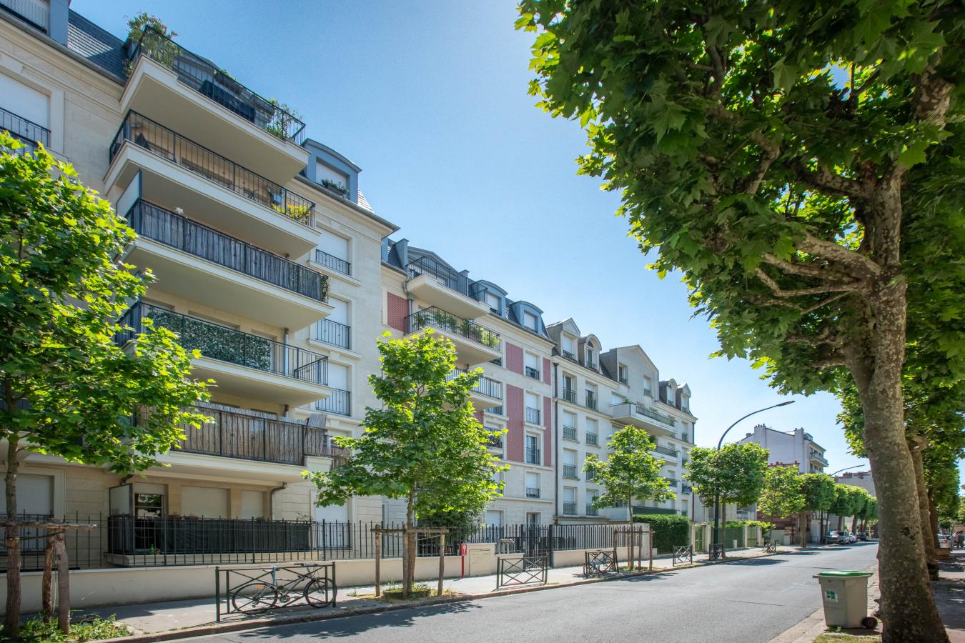 
																																							4 pièces - 
																																						1er étage - 81m² - 2 021,25 € - Photo #1