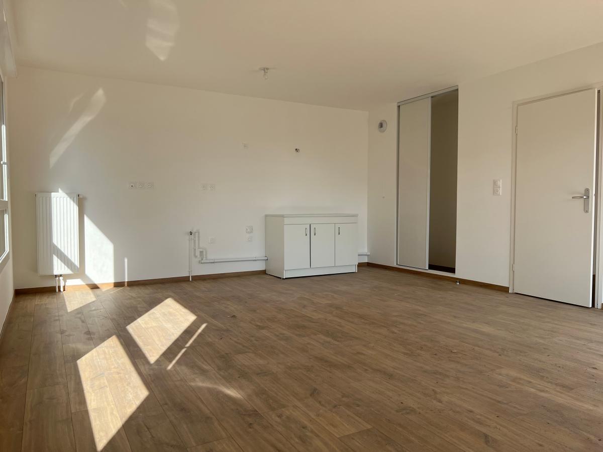 
																			4 pièces - 
																		1er étage - 85m² - 1 076,12 € - Photo #0