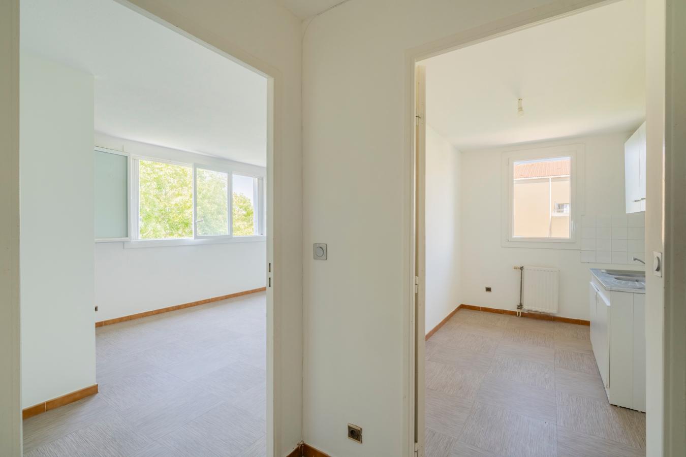 
																																							4 pièces - 
																																						3ème étage - 79m² - 173 900 € - Photo #3
