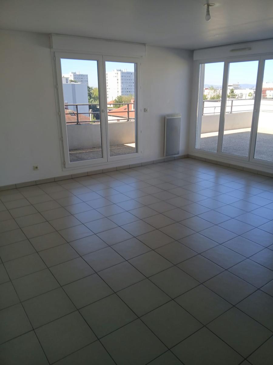 4 pièces - 4ème étage - 90m² - 1 224,62 € - Photo #3