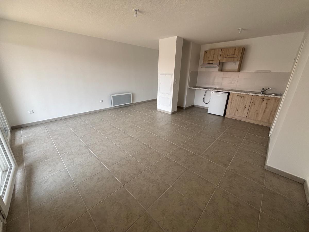 3 pièces - 1er étage - 63m² - 752,60 € - Photo #0