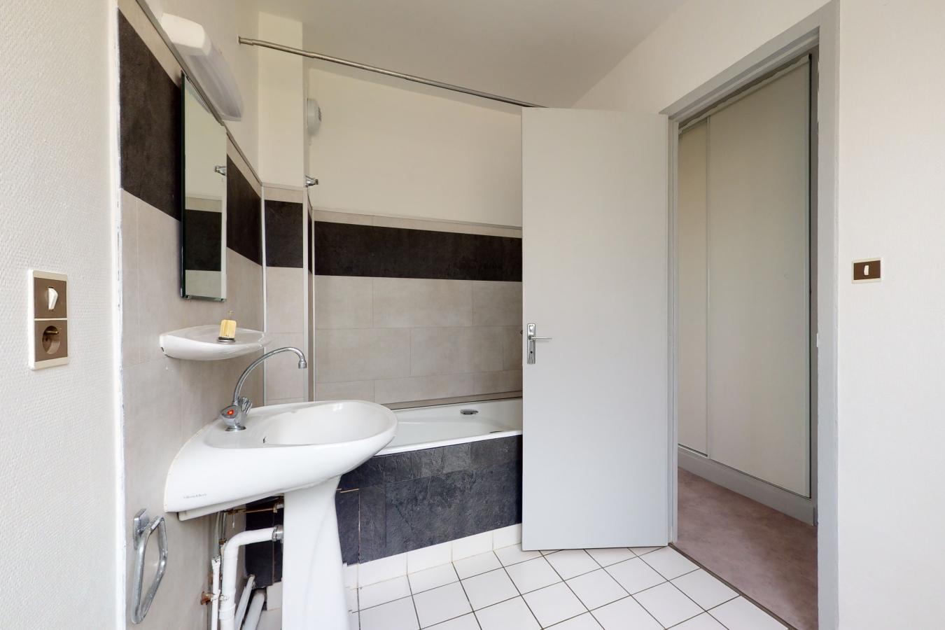 4 pièces - RDC - 91m² - 721,03 € - Photo #5