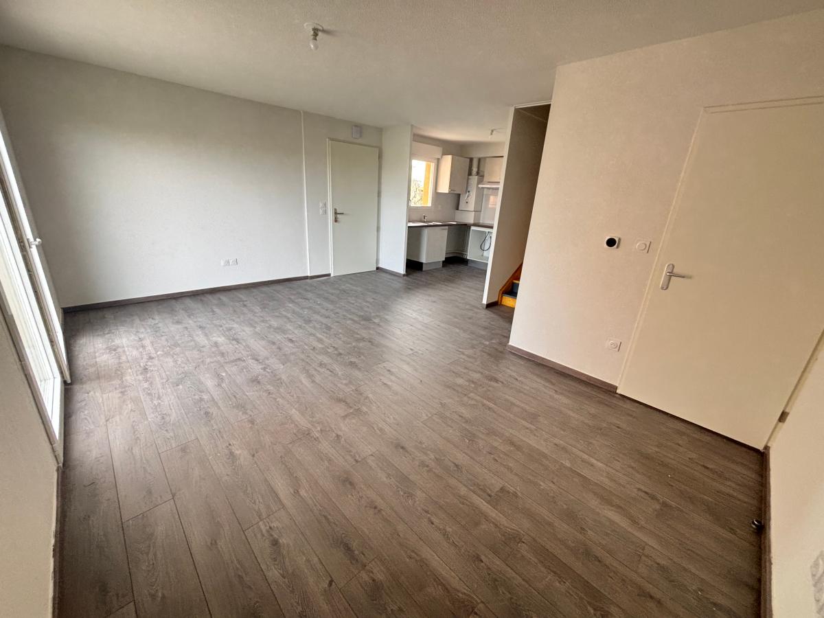 
																			4 pièces - 
																		1er étage - 80m² - 884,40 € - Photo #3