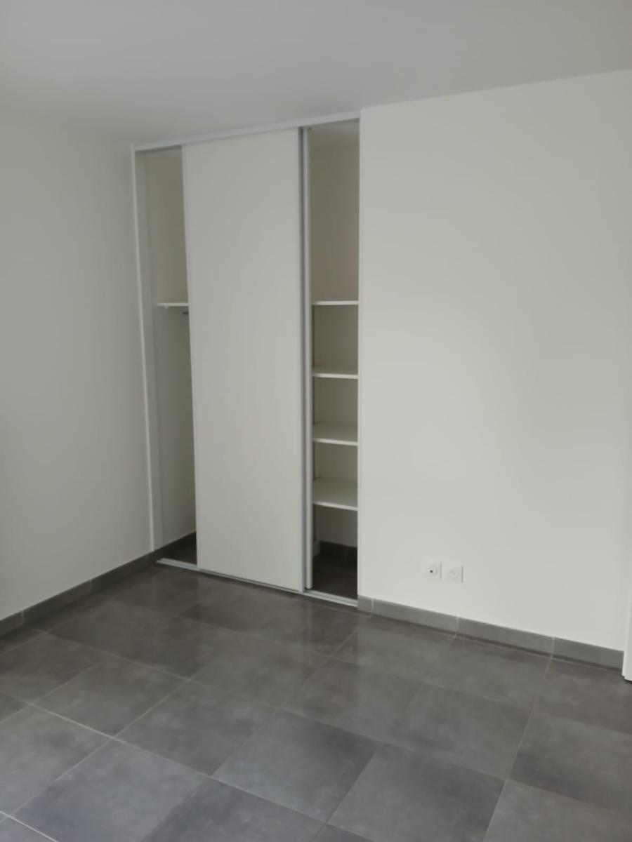 
																																							3 pièces - 
																																						2ème étage - 75m² - 1 033,73 € - Photo #5