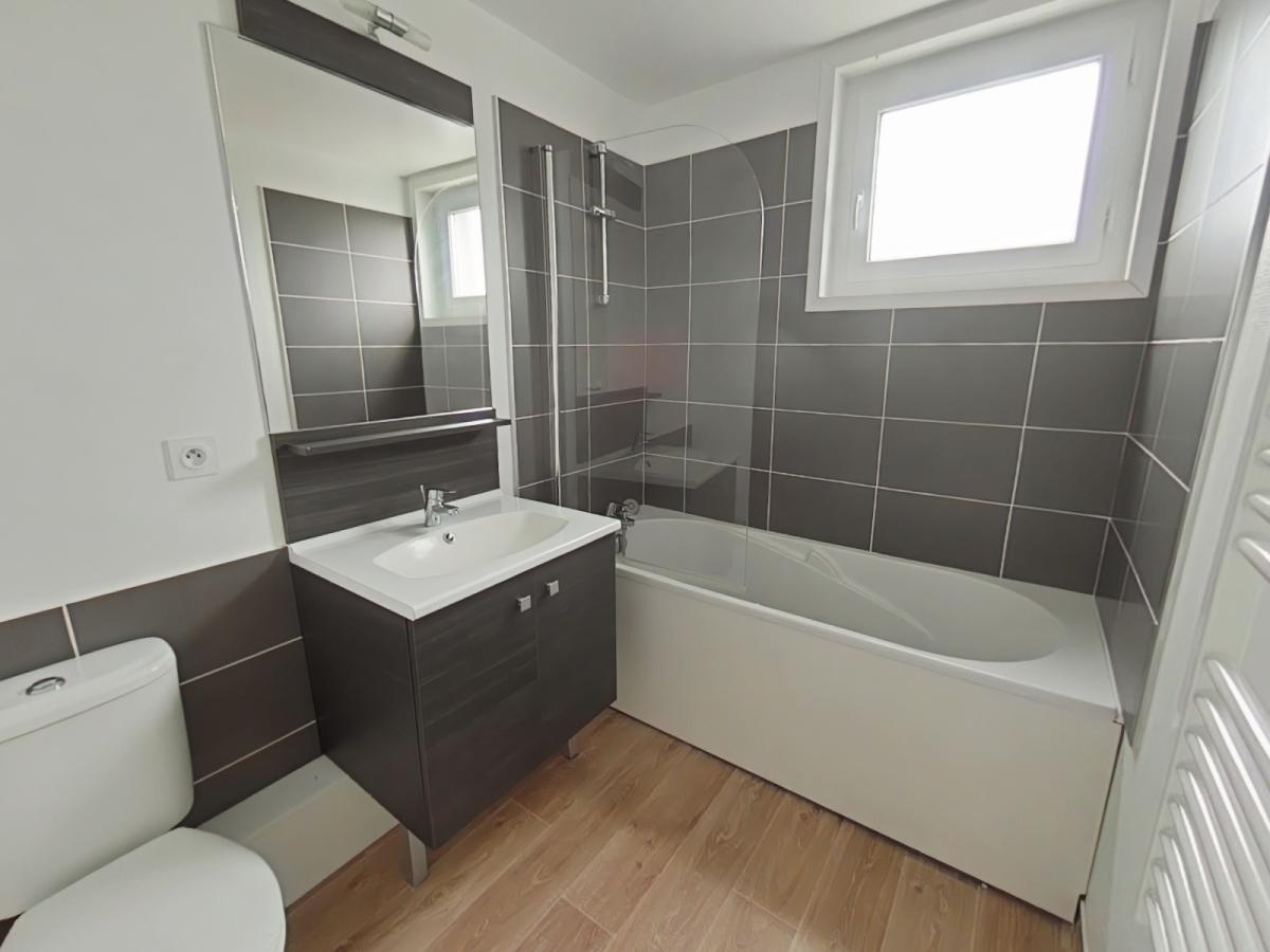 
																																							4 pièces - 
																																						RDC - 91m² - 685,89 € - Photo #1