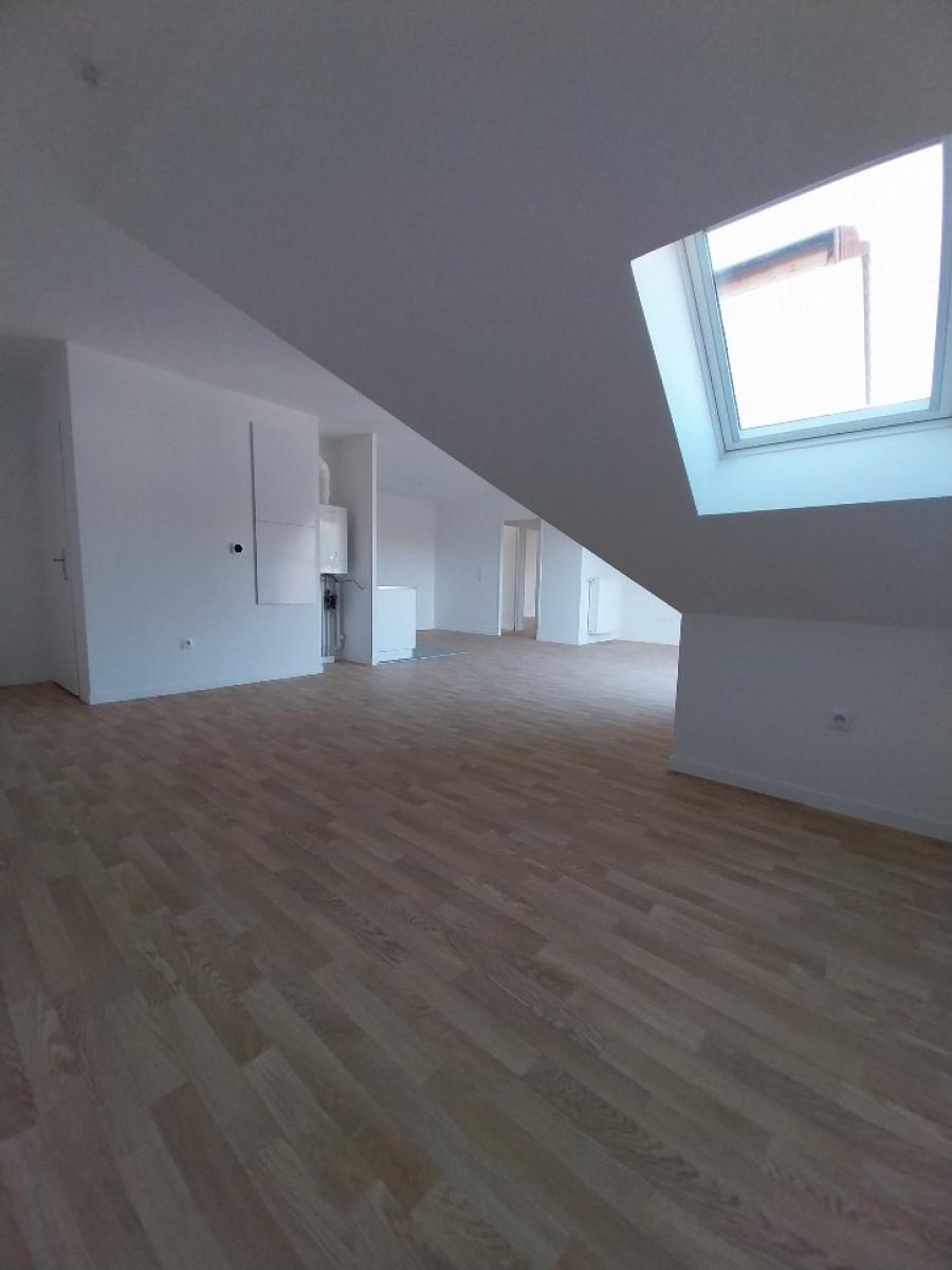 
																																							4 pièces - 
																																						3ème étage - 86m² - 1 042,14 € - Photo #5